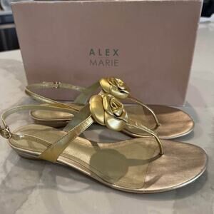 Alex Marie Flat Heel T-Strap Gold Sandals w/Gold Flower Women's Size 8M Dutchess